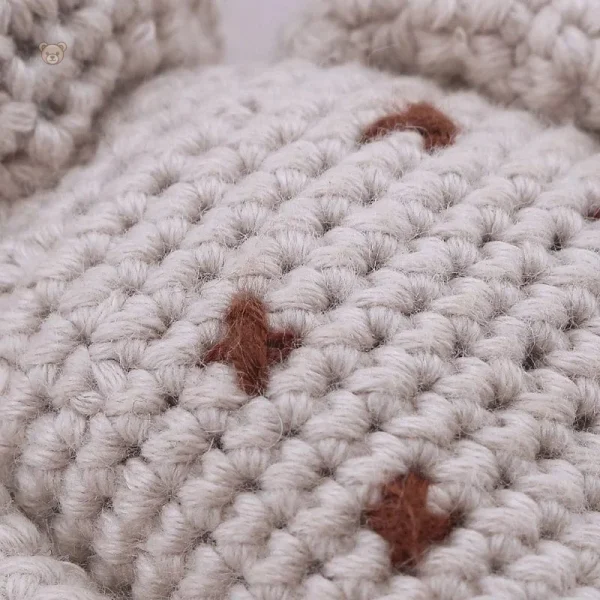 Peluche girafe timide pour décorer une chambre d'enfant