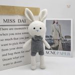 Câlin lapin pour les petits, idéal à offrir à Pâques