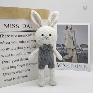 Câlin lapin pour les petits, idéal à offrir à Pâques