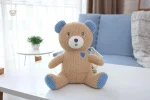 Peluche crochet ourson avec oreilles bleues