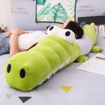 Crocodile vert câlin, accessoire ludique pour les enfants
