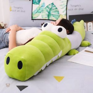 Crocodile vert câlin, accessoire ludique pour les enfants