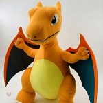 Peluche Dracaufeu assis, un ami en tissu pour les petits
