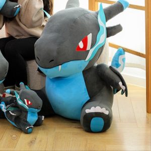 Peluche Dracaufeu, personnage emblématique du monde Pokémon