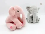 Éléphant en peluche doux et souriant