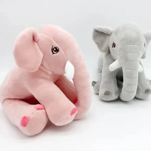 Éléphant en peluche doux et souriant