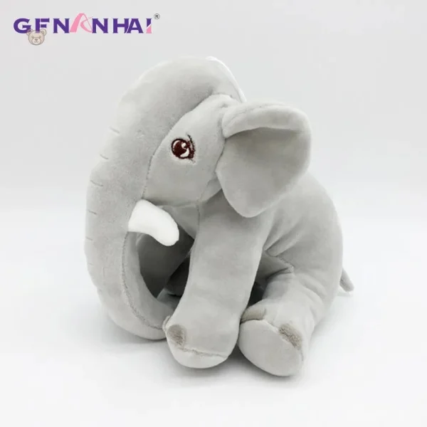 Peluche éléphant confortable au design amical
