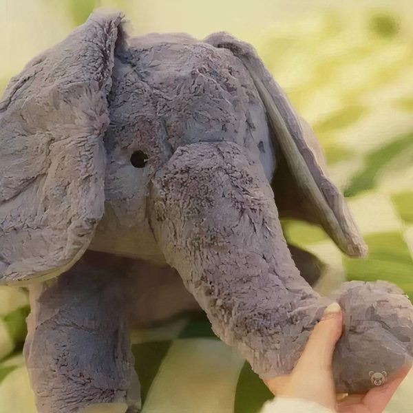 Doux éléphant en peluche pour une ambiance chaleureuse