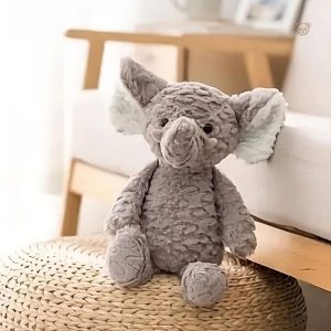 Éléphant en peluche confortable pour une chambre d'enfant apaisante