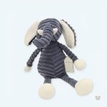 Peluche éléphant gris doux pour enfant, décor de chambre