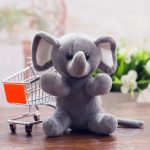 Éléphant gris câlin pour enfant, douceur assurée