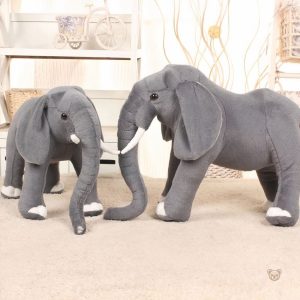Éléphant en peluche grise, parfait compagnon de jeu pour les enfants