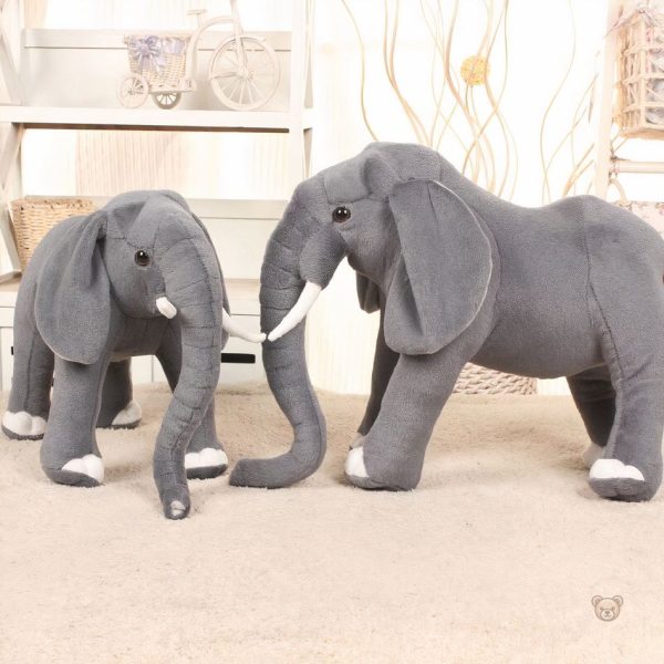 Éléphant en peluche grise, parfait compagnon de jeu pour les enfants