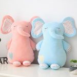 Éléphant en peluche rose, accessoire cosy pour chambre d'enfant