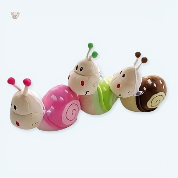 peluche-escargot-doux-surprise-enfant-calin-amusant-1 Peluche escargot doux idéale pour les câlins d'enfants