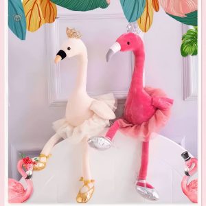 Flamant rose élégant en peluche, accessoire déco doux et charmant