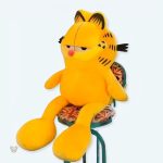 Peluche Garfield géante douce et câline en forme de chat orange