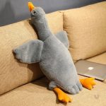 Canard en peluche avec ailes douces et petites