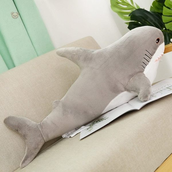 Jouet en peluche requin aux couleurs vives