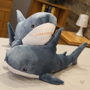 Peluche requin colorée, douce et amusante