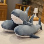 Jouet requin aux belles dents pour câlins infinis