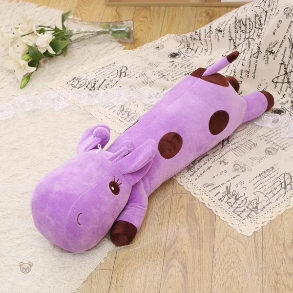 peluche-girafe-geante-allongee-violette-1 Peluche girafe géante allongée violette pour câlins doux