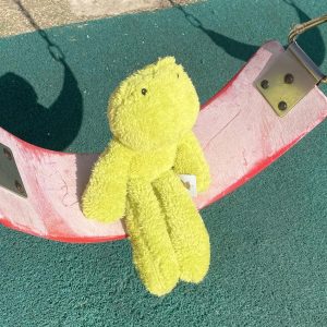 Grenouille pelucheuse, douce et parfaite pour les câlins
