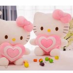 Peluche cœur Hello Kitty, compagnon d'affection