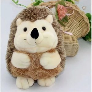 Peluche décorative hérisson, parfaite pour l'automne dans une chambre