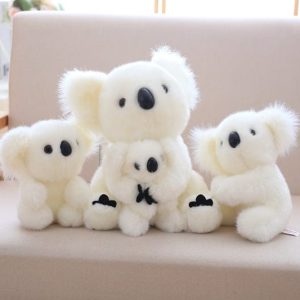 Doux koala avec son petit en peluche