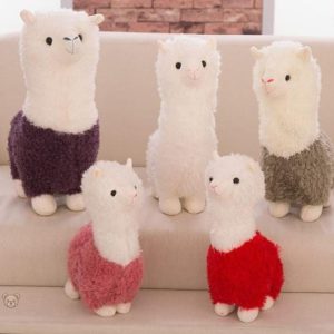 Alpaga en peluche rouge, accessoire déco et compagnon tendre