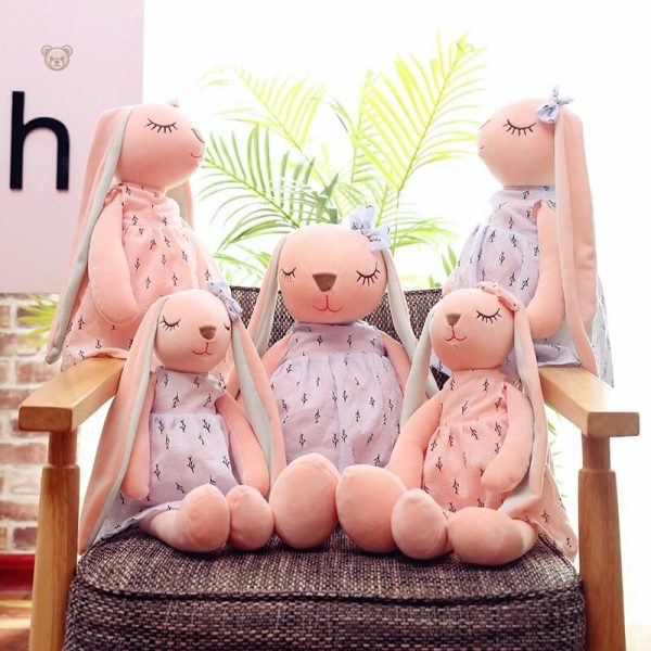 peluche-lapin-aux-longues-oreilles-1 Peluche lapin aux longues oreilles, douce et câline