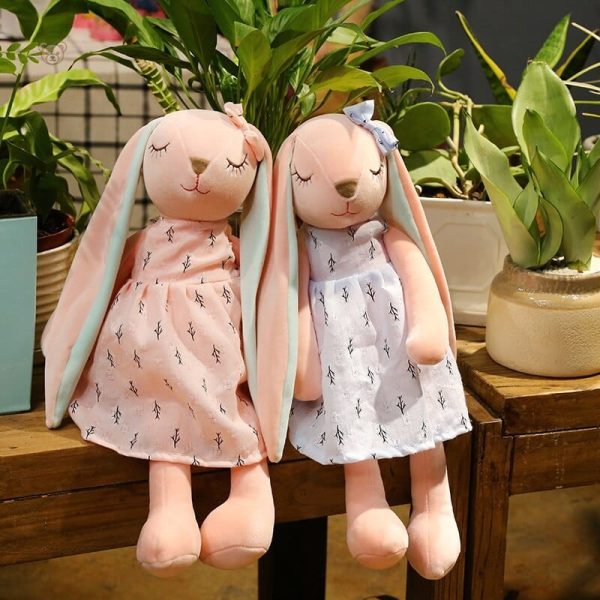Lapin en peluche avec de longues oreilles, idéal pour les enfants