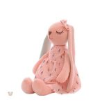 Lapin aux longues oreilles, peluche idéale pour les histoires du soir