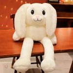 Lapin en peluche blanc, compagnon de jeu pour enfants
