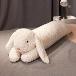 Coussin peluche lapin, parfait pour Pâques et câlins