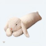 Jouet doux en forme de lapin, idéal pour le réconfort enfantin
