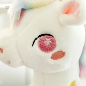 Licorne étoilée douce avec ailes