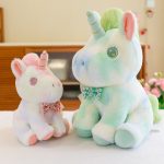 Peluche licorne douce pastel et arc-en-ciel