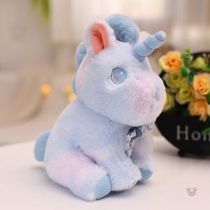 Licorne en peluche aux teintes douces et joyeuses