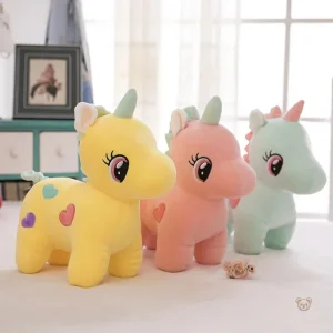 Peluche licorne multicolore avec cœurs