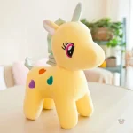 Peluche licorne douce avec motifs colorés