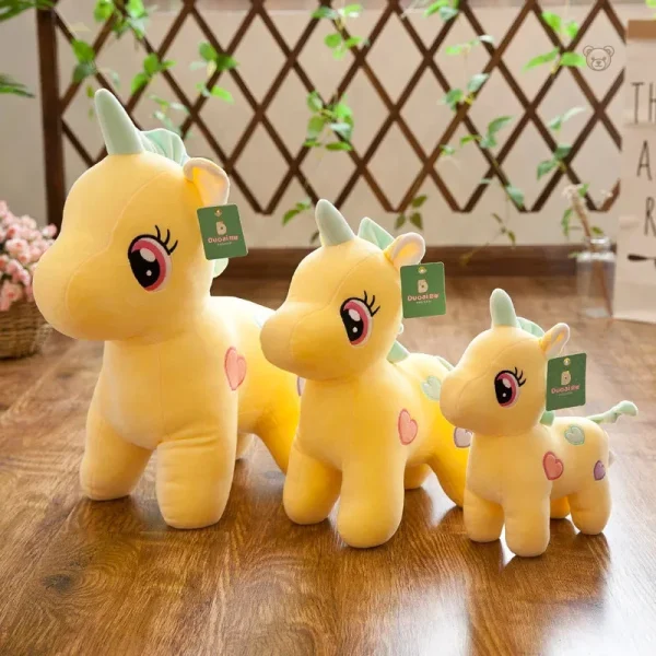 Doux jouet en peluche licorne, motifs de cœurs divers