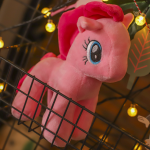 Peluche magique enfant, douce licorne rose à câliner