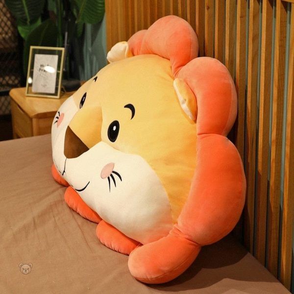 Lion en peluche coloré, parfait comme coussin décoratif pour enfants