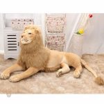 Peluche roi lion géante idéale pour un décor safari