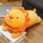 Peluche lion orange en position assise