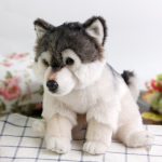 Petite peluche loup au design adorable