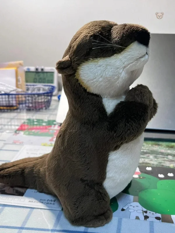 Loutre en peluche adorable, parfaite pour les câlins et la décoration