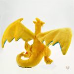 Merveilleuse peluche de Dracaufeu, parfaite pour les câlins